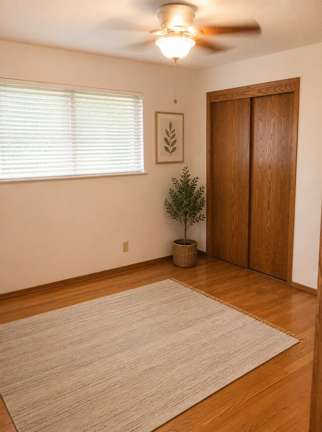 Building Photo - 1148 E San Madele Ave