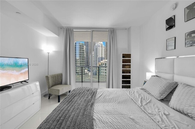Building Photo - 1300 Brickell Bay Dr