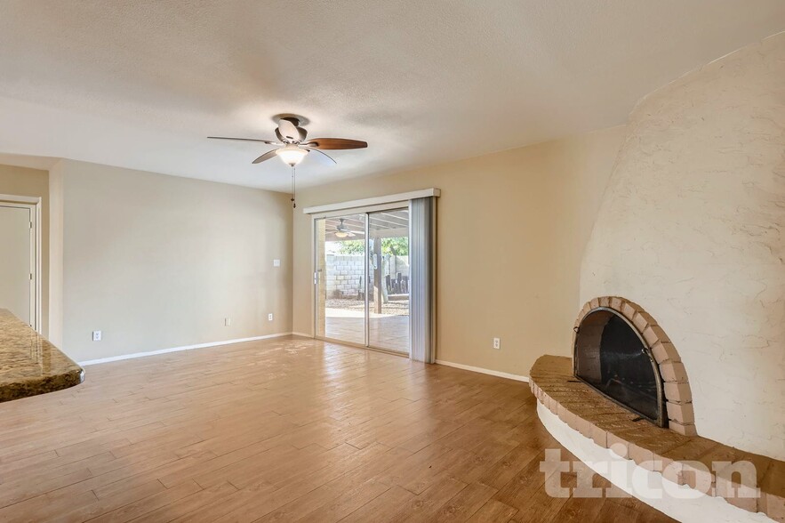 Building Photo - 4910 W Diana Ave