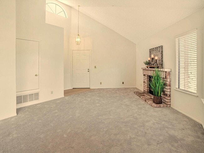 Building Photo - 3428 Smoketree Commons Dr