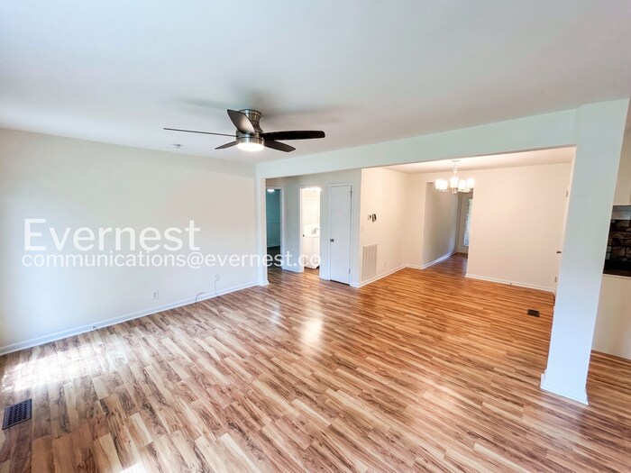 Building Photo - 4017 Meadow Rd