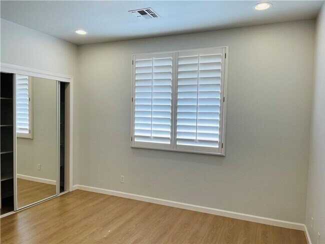 Building Photo - Amazing condominium in gated upscale neigh...