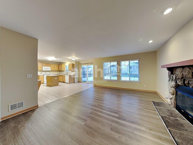 Building Photo - 20863 Brentwood Ct