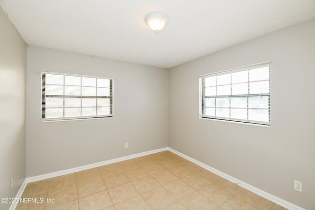 Building Photo - 5822 Jaguar Dr W