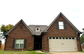 Building Photo - 40 Lake Front Dr N