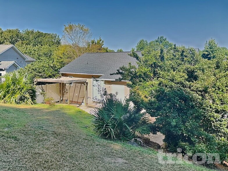 Building Photo - 1203 Delham Rd
