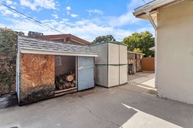 Building Photo - Stylish 3-Bedroom Home with Great Indoor-Outdoor Living