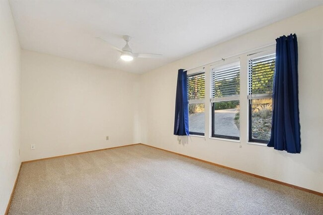 Building Photo - 21009 Fawn Ridge Dr