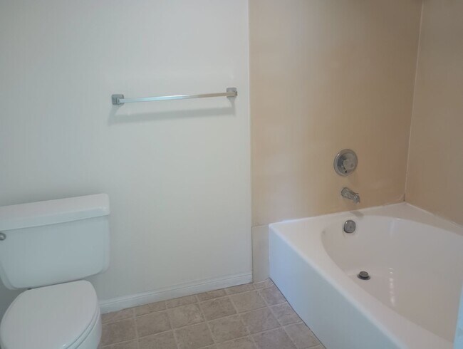 Building Photo - Charming 2BD/2BA Condo w/ Ocean Views - Solana Beach