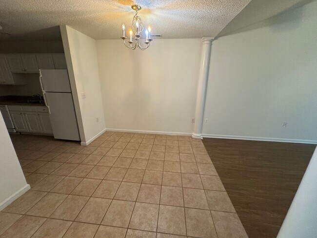 Building Photo - 11371 Clubhaven Pl