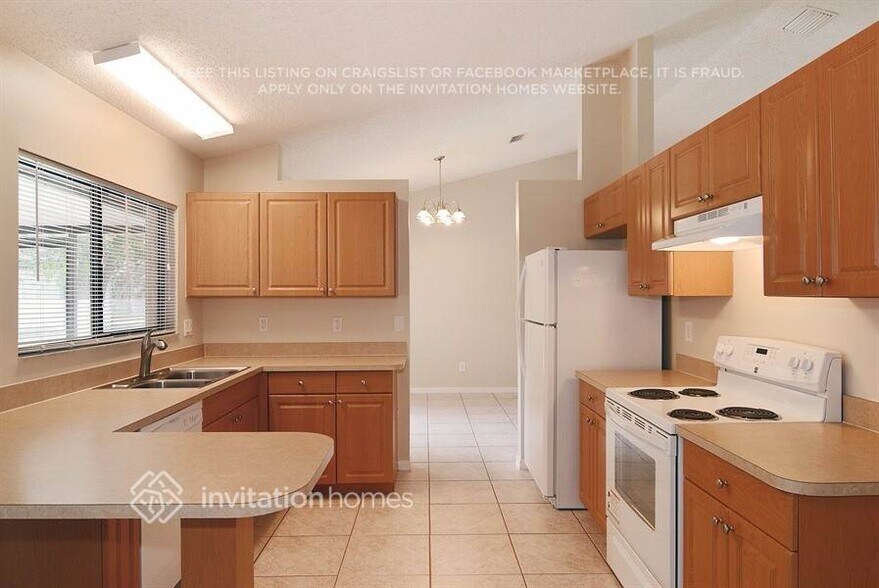 Building Photo - 1649 SE Lorraine St