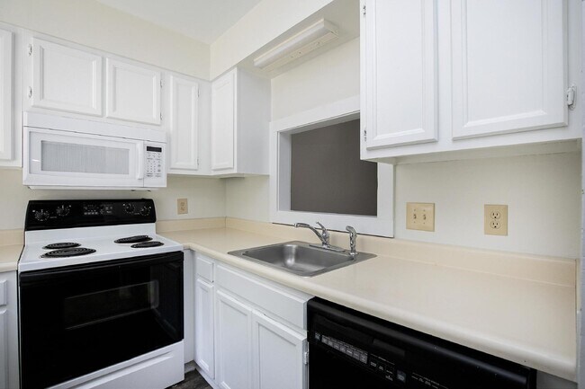 Building Photo - 5544 Kaplan Drive Unit A