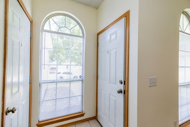 Building Photo - ***1502 Cresent***