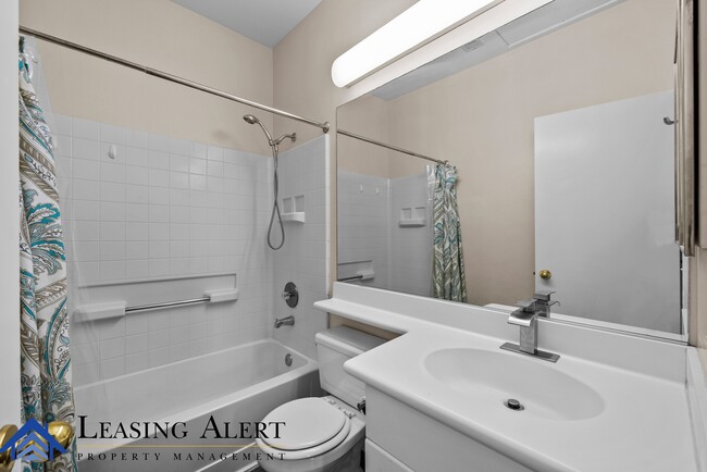 Building Photo - 27825 Crown Ct Cir