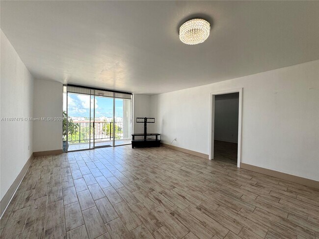 Building Photo - 7850 Byron Ave