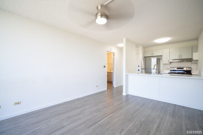 Building Photo - $2,395 / 1br - 514ft2 - The Highlander, 1bdrm, Incls Utilities, Avail April 1st (Aiea)