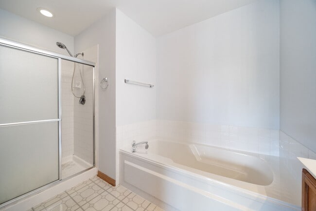 Building Photo - 2805 Overbeck Ln