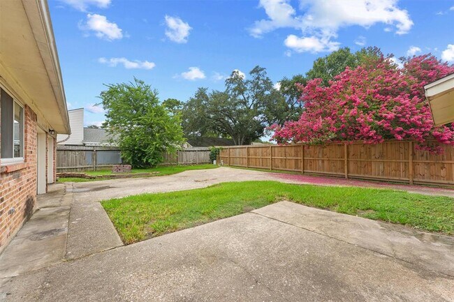 Building Photo - 7103 Foxway Ln