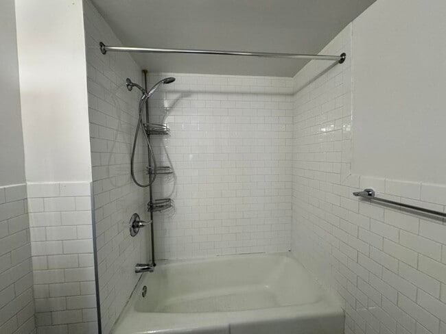 Building Photo - 146 Webster Ave