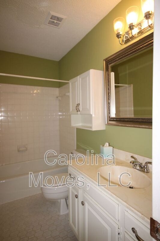Building Photo - 324 Skylark Cir
