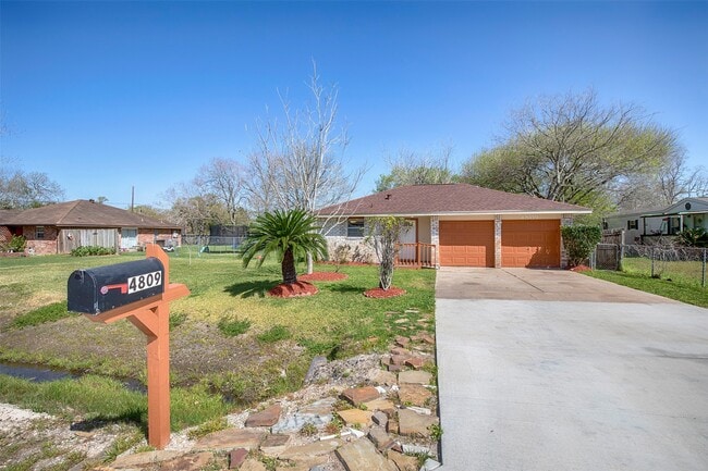 Building Photo - 4809 39th St E