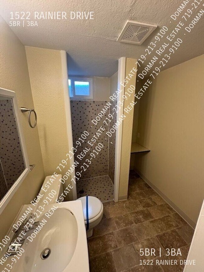 Building Photo - 1522 Rainier Dr
