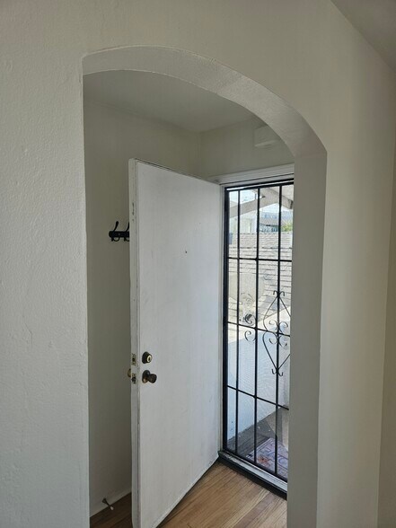 front entry door and fourier - 1204 Bonnie Brae St