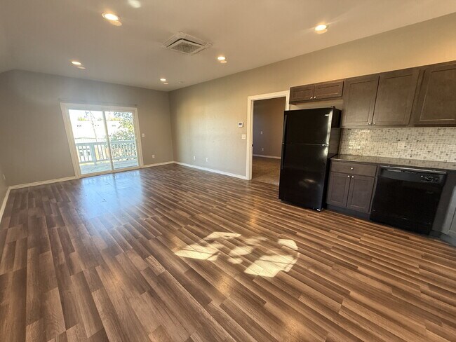 Building Photo - Townhome in Gatewood