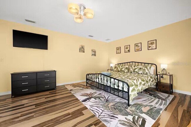 Building Photo - 3 Ryecroft Ln