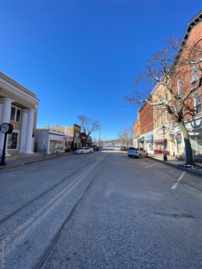 Building Photo - 471 Main St