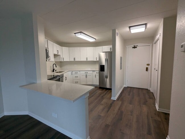 Building Photo - 1 Renaissance Pl