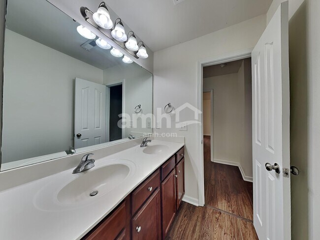 Building Photo - 4662 Abbey Park Rd