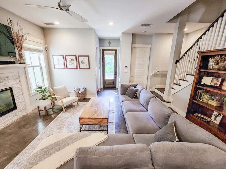 Building Photo - 803B Dawson Rd