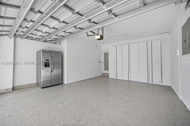 Building Photo - 10957 NW 73rd Terrace