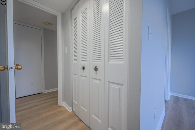 Building Photo - 3713 S George Mason Dr