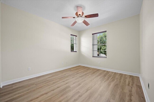 Building Photo - 1029 Vintner Blvd