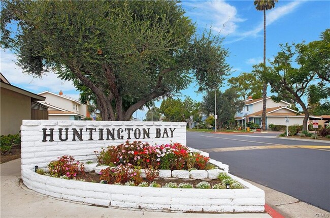 Building Photo - Quiet Huntington Bay Townhome Community - ...