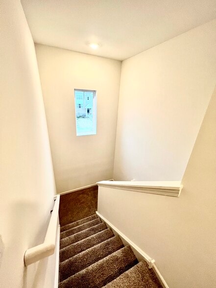 Building Photo - 217 Goldenrod Dr