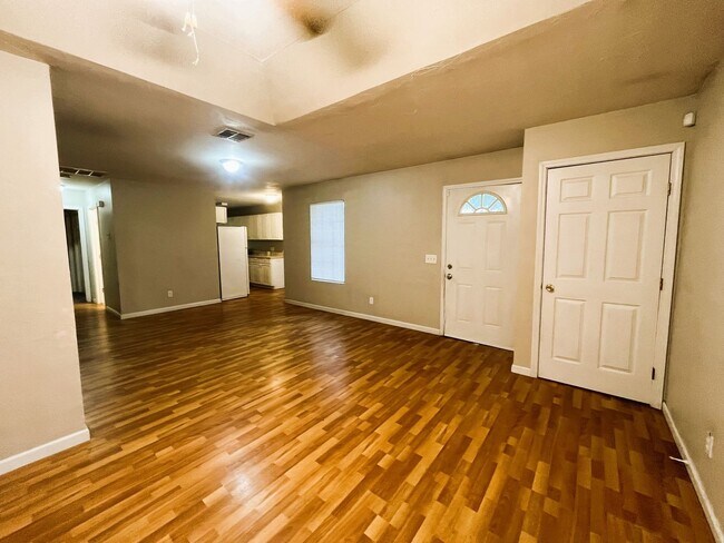 Building Photo - 5008 Drexel Ave