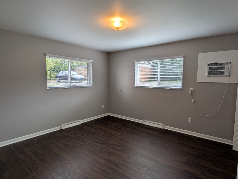 Building Photo - 110 Cromwell Pl