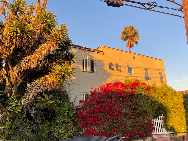 Building Photo - 1362 S Stanley Ave