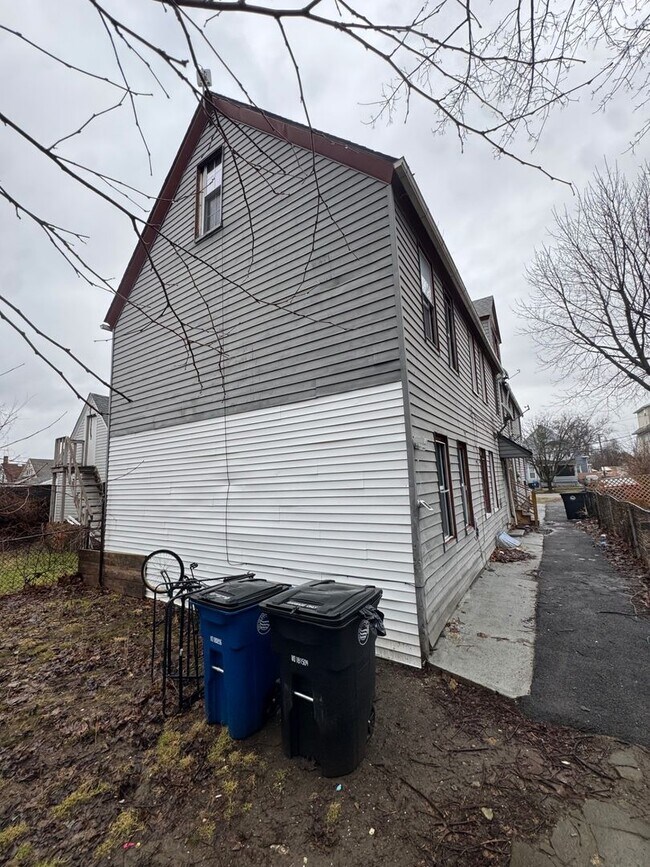 Building Photo - 3668 W 48th St