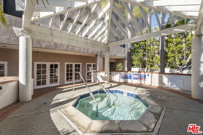 Building Photo - 1118 3rd St