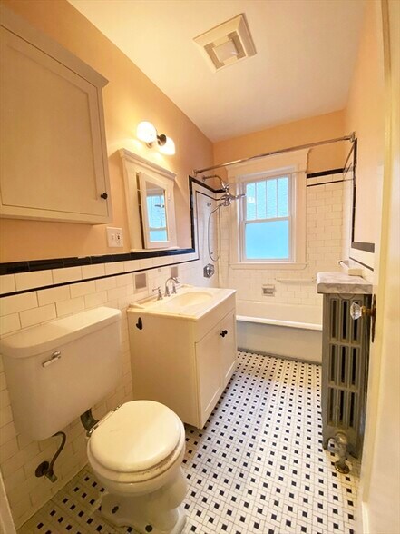 Building Photo - 16 Arborough Rd