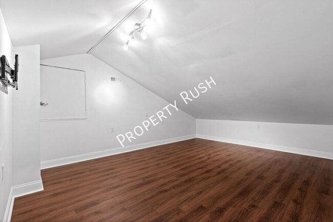 Building Photo - 3404 Frawley St