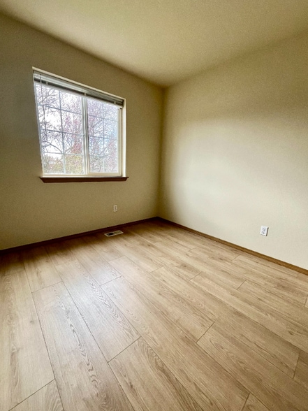 Building Photo - 512 Hazel St