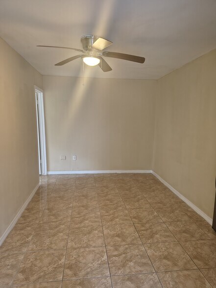 Building Photo - 1370 NE 153rd St