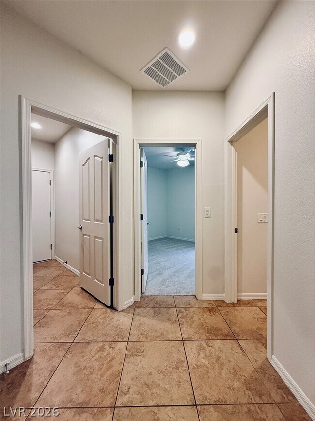 Building Photo - 2119 Gunnison Pl