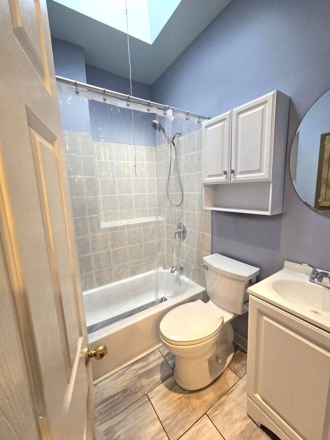 Building Photo - 3-Bedroom, 2-Bathroom in Brewers Hill