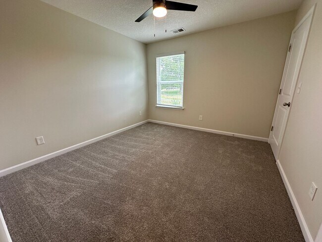 Building Photo - Modern Comfort Meets Country Serenity in Sevierville